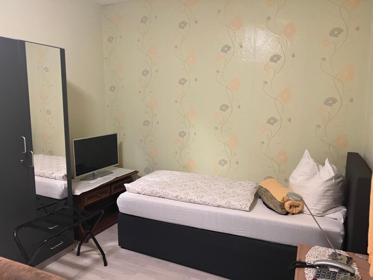 Hotel Pension Wiesenau Salzhausen エクステリア 写真